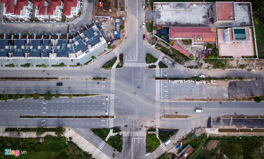 Tuyến đường 10 làn xe chạy qua khu đô thị khổng lồ ở Hà Nội